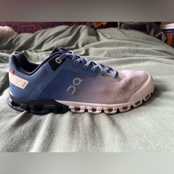 ON RUNNING Cloudflow Women’s Marina/White 8.5 ON CLOUD - Picture 1 of 10